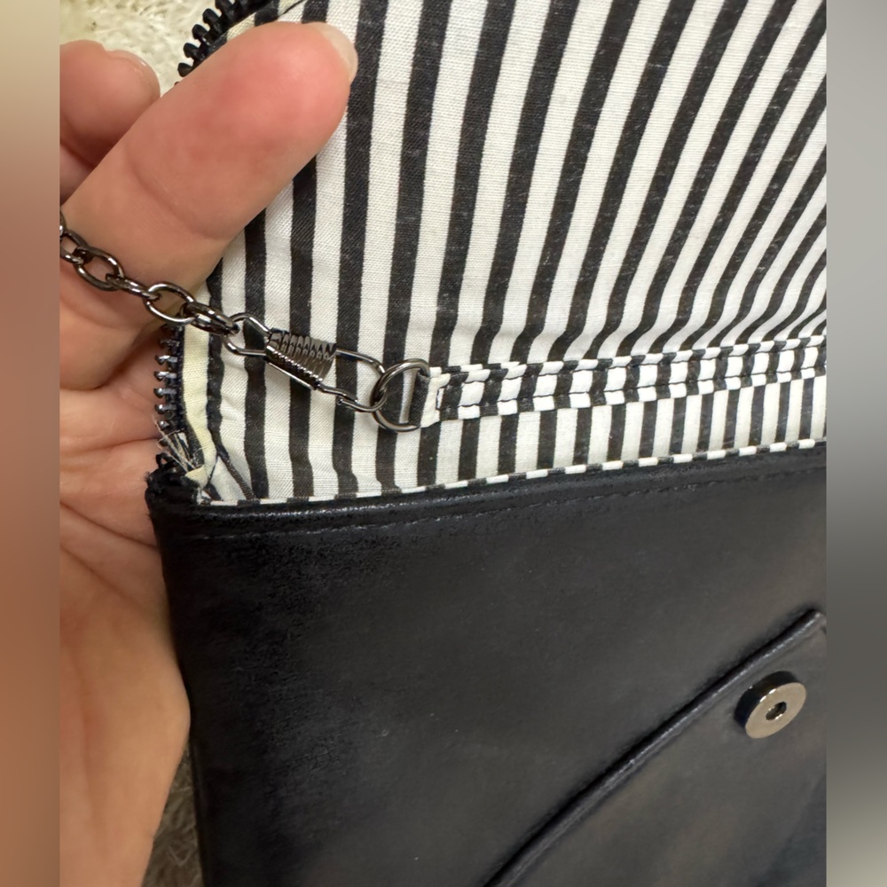 La Diva Italian design envelope Clutch/crossbody with Matte Finish - Picture 5 of 5
